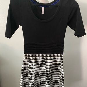 Fit & Flare Short black dress w/houndstooth skirt